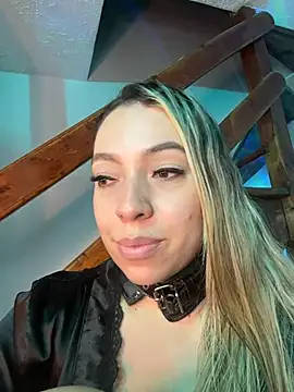 Moon_Blake Chat XXX in diretta
