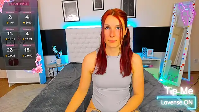 KiraNeeww Chat XXX in diretta