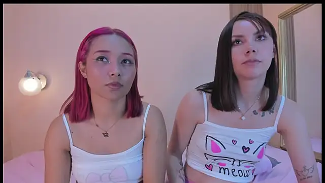 MiaFoxxx5's Live XXX Chat