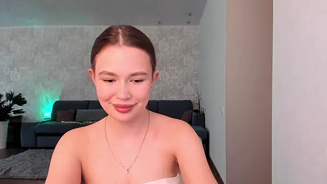 kittiangel00 Adlı Modelin Canlı XXX Sohbeti