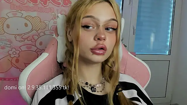 shy_melony's Live XXX Chat