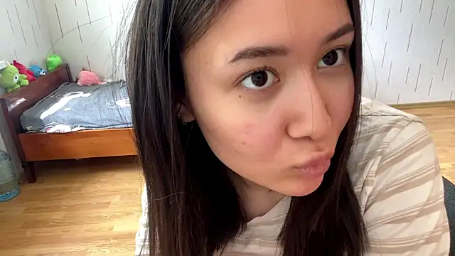 Chat +18 de YourMiIa ao vivo