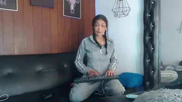 Aurora_ath Chat XXX in diretta