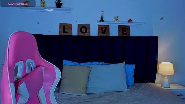 Show modela Issac_james_ na web-kameri