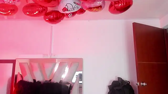 Show modela Ebonynaughty na web-kameri