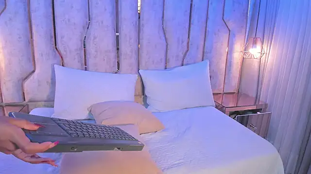 chica_nocturna25's Webcam Show