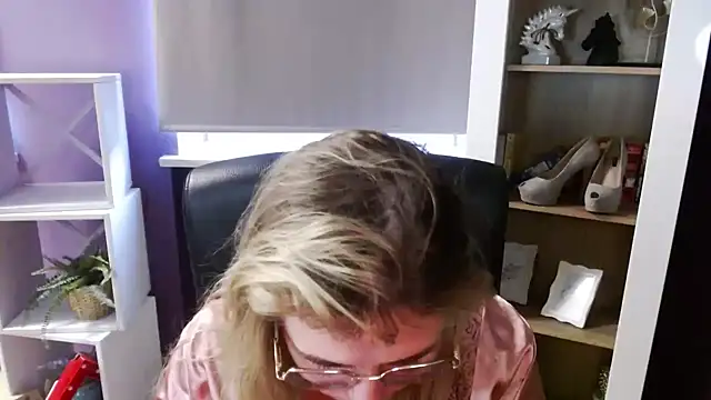 Chat +18 de Zoey_Erotic ao vivo