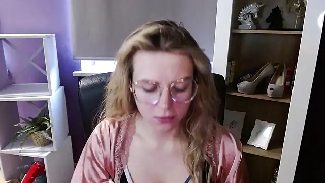 Zoey_Erotic: онлайн-секс-чат