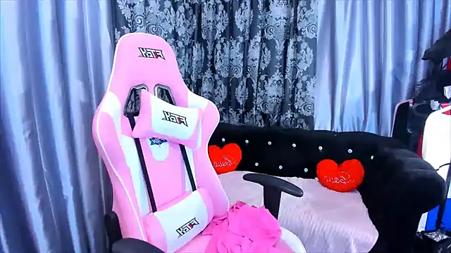 Chatroom XXX en direct de KamilaFoxy