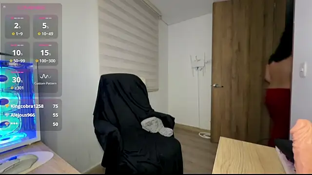 cloe_small's Live XXX Chat