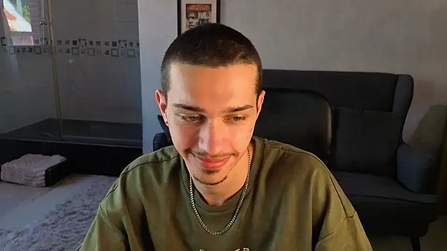 KaydenDrew Adlı Modelin Canlı XXX Sohbeti