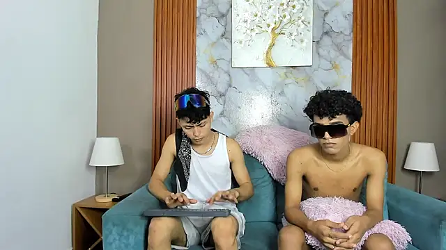 Show de VERY_HOT_GUYS na webcam