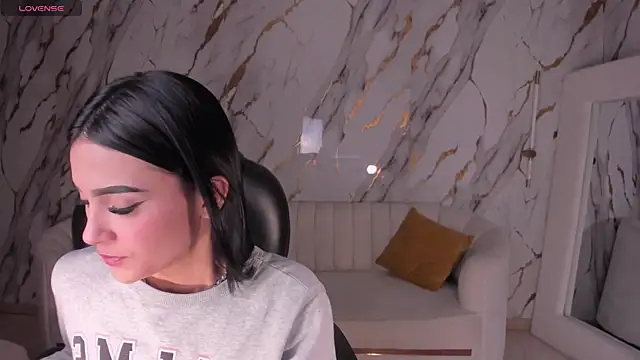 CarolineEvans_x's Live XXX Chat