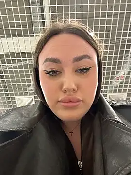 KiraSunshine Chat XXX in diretta