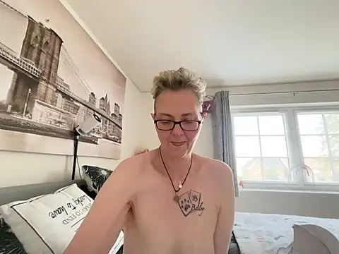 Онлайн чат XXX Curvy-Jinx