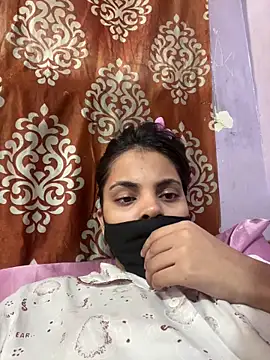 Sandhya_77 Adlı Modelin Canlı XXX Sohbeti