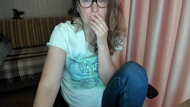 lauraoven 现场XXX聊天