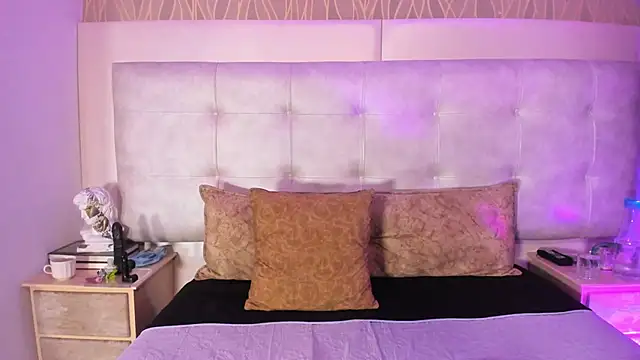 LezyTompson live XXX chat