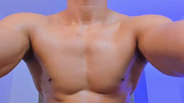 Adonys_Lewis_: διαδικτυακό σόου στην κάμερα