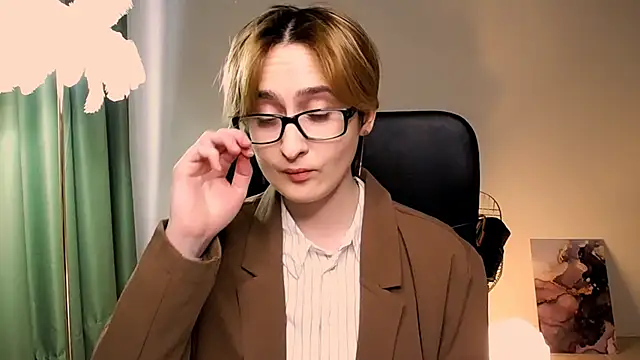 دردشة LixeLuna الجنسية المباشرة