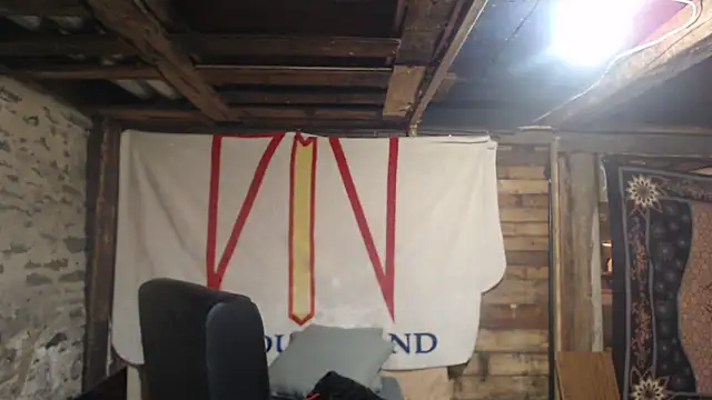 Newfiesausage1972: διαδικτυακό σόου στην κάμερα