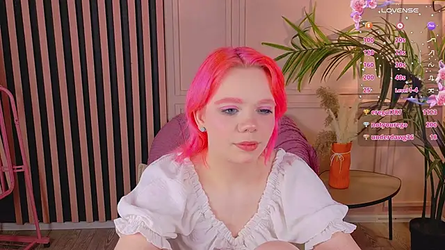 Chat +18 de Waifu_Ketrin ao vivo