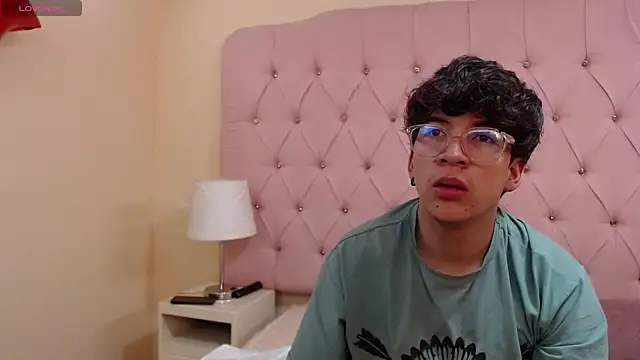 Desire_Ecstasy2 Adlı Modelin Canlı XXX Sohbeti