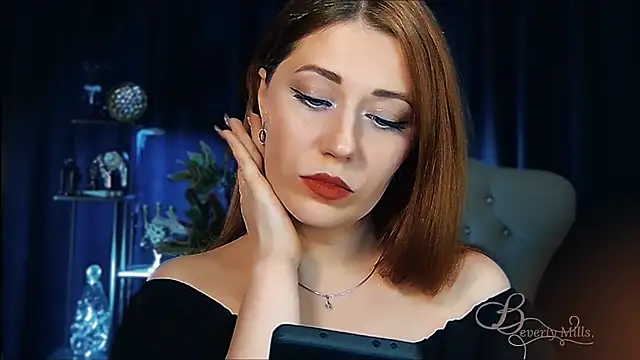 Chat XXX en directo de MissBeverlyMills