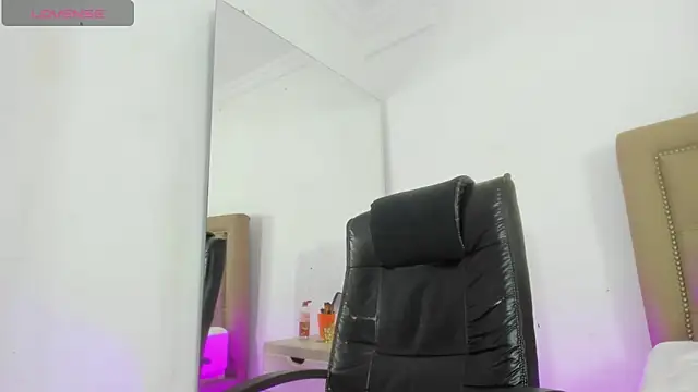 Adara_Ferrara's Webcam Show