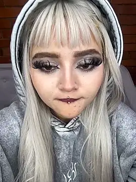 lya_nekko_ Adlı Modelin Canlı XXX Sohbeti