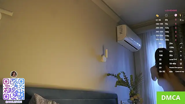 Adeles_vibes' Webcam Show