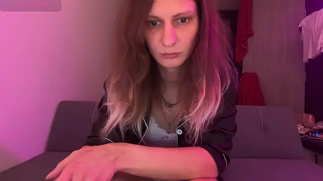 AlicePinkhead 在線直播表演