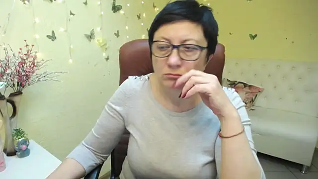 EmilyL0ve's Live XXX Chat