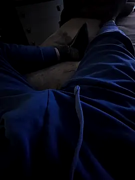 Rzemtsefg: διαδικτυακό σόου στην κάμερα