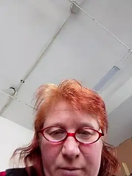 Chatroom XXX en direct de SquirrelFine