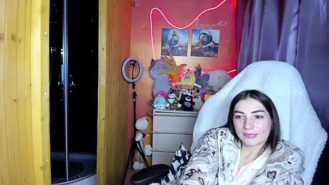 Fiery_Brunette_: онлайн-секс-чат