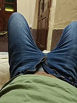 InnocentFlirtt élő XXX-chatje