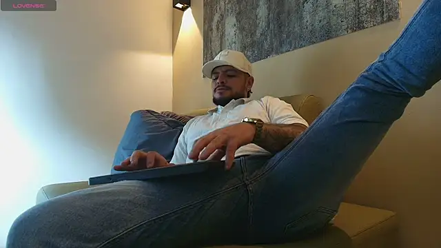 Chatroom XXX en direct de TROY_KIRK