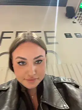 KiraSunshine's Live XXX Chat