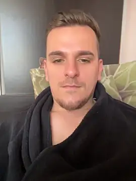 Huge_cock22cm Adlı Modelin Web Kamerası Şovu