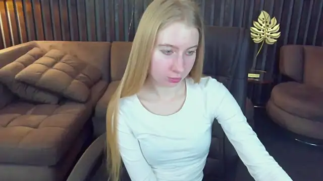 Alina_Blonde: онлайн-секс-чат