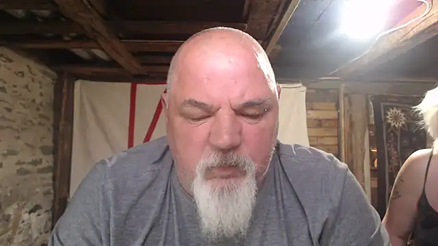 Newfiesausage1972 webkamerás műsora