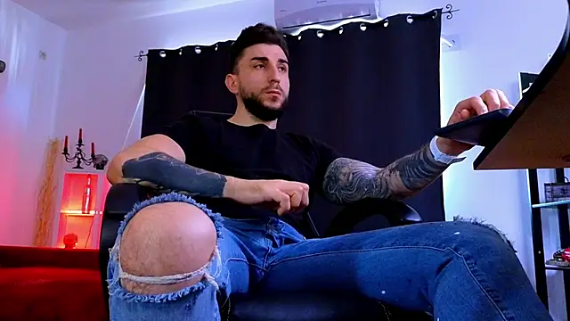 MightyAaron66 Live XXX Chat