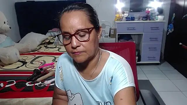 Онлайн чат XXX pervert_mommy_