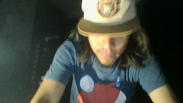 AlexAlejandro13 Show in webcam