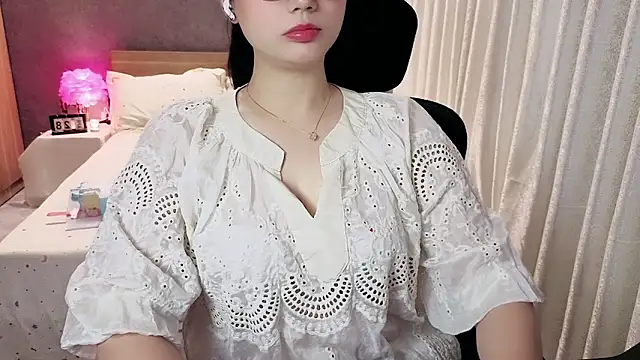 JENNIE-16's Live XXX Chat