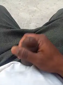 FinableKnee 在線直播表演