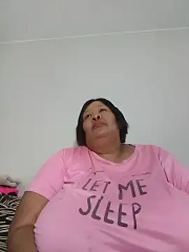 nancy111 élő XXX-chatje