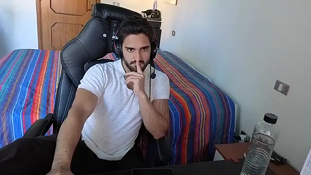 Al3xox02 webkamerás műsora