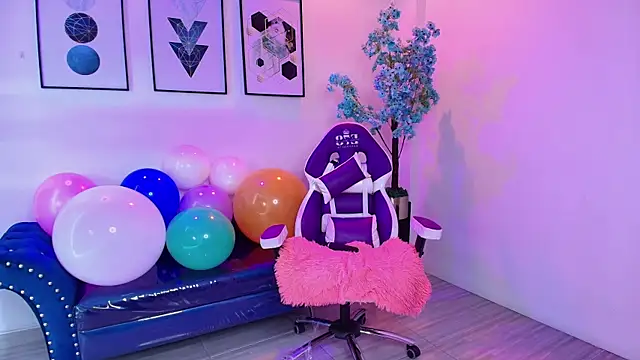 Maddie_T18's Live XXX Chat